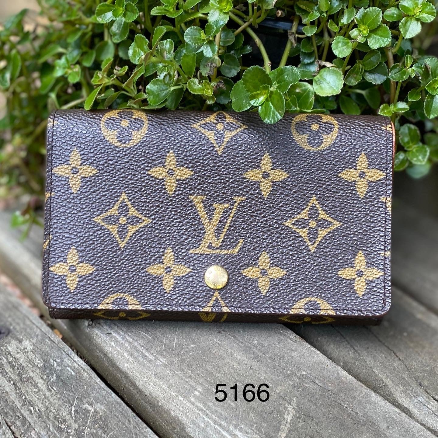 Louis Vuitton Portefeuille Tresor Wallet