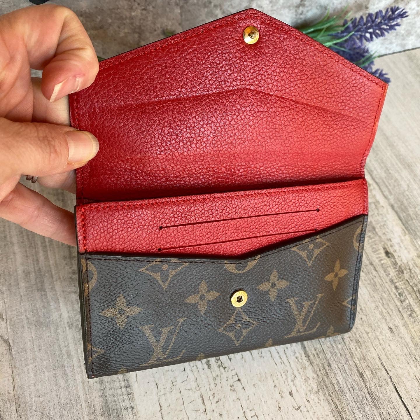 Preloved Pallas Compact Wallet