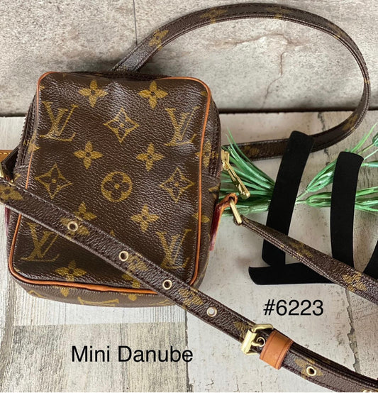 Preloved Vintage Mini Danube